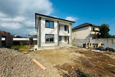 Casă cu 5 camere cu Teren 280 Mp în Crevedia