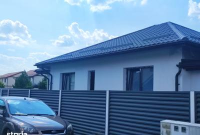 Casă cu 4 camere cu Teren 300 Mp în Domnești