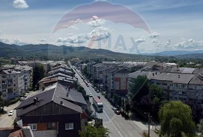 Apartament cu 5 camere decomandat în Central