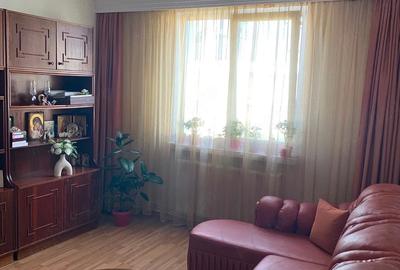 Apartament cu 3 camere decomandat în Exterior Vest
