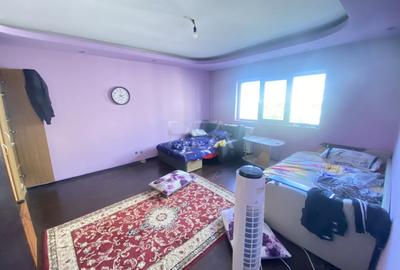 Apartament cu 3 camere decomandat în Trafic Greu