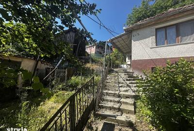 Casă cu 3 camere cu Teren 1124 Mp în Central - 1