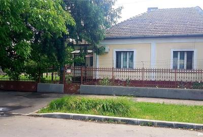 Casă cu 4 camere cu Teren 550 Mp în Central - 2