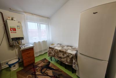 Apartament cu 2 camere semidecomandat în Km 5 - 12