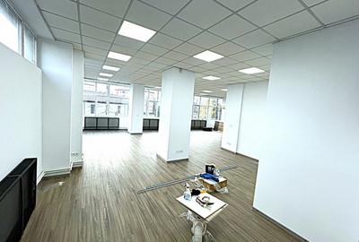 Spațiu comercial, de 126 mp, în Central - 8