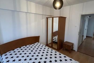 Apartament cu 3 camere decomandat în Obor