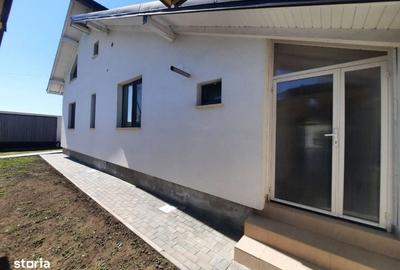 Casă cu 4 camere în Central