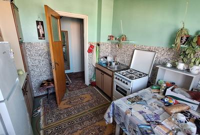 Apartament cu 3 camere semidecomandat în Titan