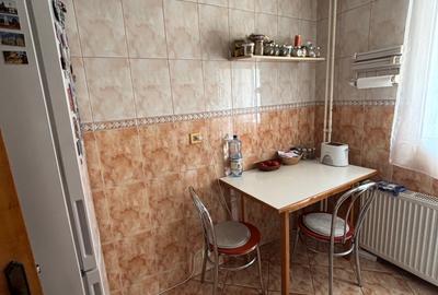 Apartament cu 3 camere decomandat în Eroii Revoluției