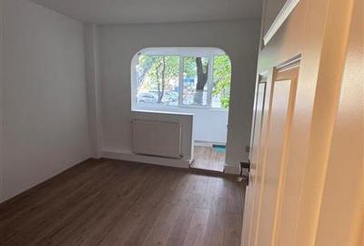 Apartament cu 4 camere decomandat în Tineretului