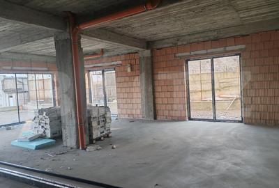 Spațiu comercial, de 110 mp, în Central - 3