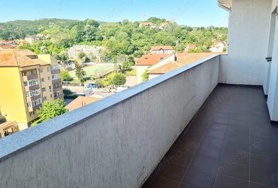 Apartament cu 3 camere în 1 Mai - 12
