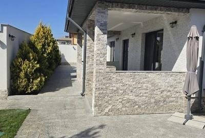 Casă cu 4 camere cu Teren 150 Mp în Palas