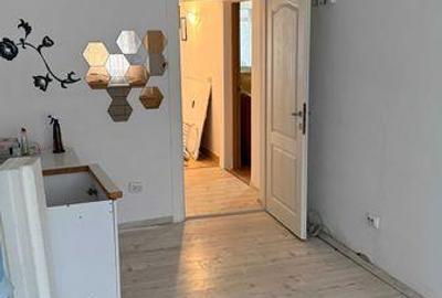Apartament cu 3 camere decomandat în Micro 4 - 7