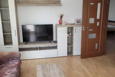 Apartament cu 3 camere decomandat în Aviației