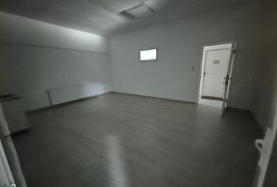 Spațiu comercial, de 35 mp, în Broscărie