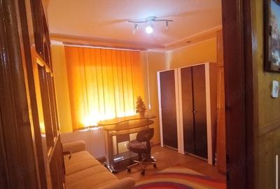 Apartament cu 3 camere decomandat în Dâmbovița - 2