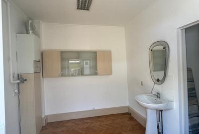 Casă cu 4 camere cu Teren 170 Mp în Domenii