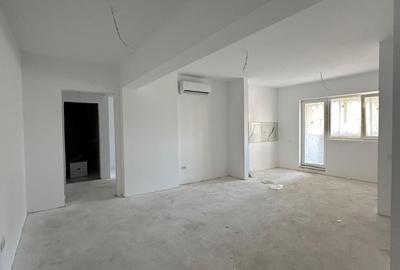Apartament cu 3 camere semidecomandat în Central - 1