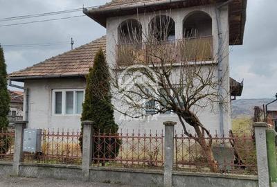 Casă cu 3 camere cu Teren 836 Mp în Central