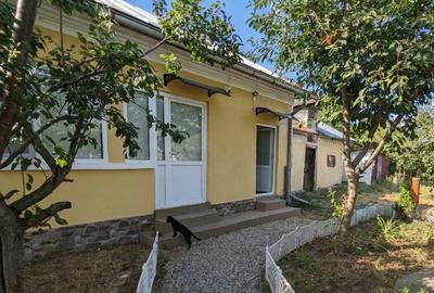 Casă individuală cu 3 camere cu Canalizare în Fărcașele