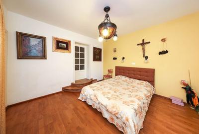 Casă individuală cu 8 camere cu Canalizare în Central - 22