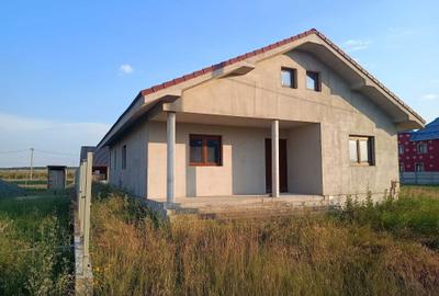 Casă cu 3 camere în Oșorhei