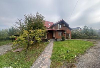 Casă cu 5 camere cu Teren 1200 Mp în Central