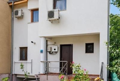 Casă cu 5 camere cu Canalizare în P-ta Presei Libere