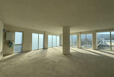 Apartament cu 6 camere decomandat în Dâmbul Rotund