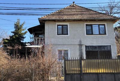 Casă cu 3 camere cu Teren 1141 Mp în Central - 1