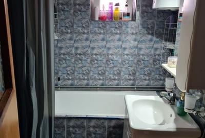 Apartament cu 3 camere decomandat, mobilat în Central