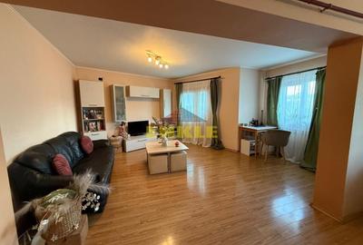 Apartament cu 3 camere decomandat, mobilat în Central