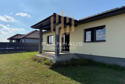 Casă cu 4 camere cu Teren 803 Mp în Săcălășeni