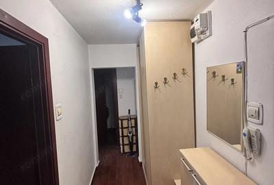 Apartament cu 2 camere decomandat în Basarabia