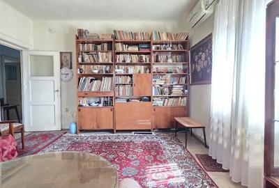 Apartament cu 3 camere în P-ța Victoriei