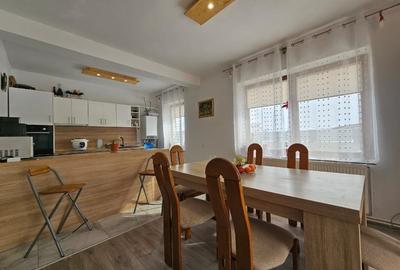 Casă spațioasă, aflată la intrare în Sânpetru. 190 mp | 590 mp curte - 3
