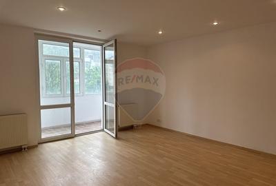 Apartament cu 4 camere de vanzare in zona Calea Romanului - 1