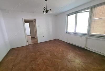 Apartament 3 camere de vanzare - 2