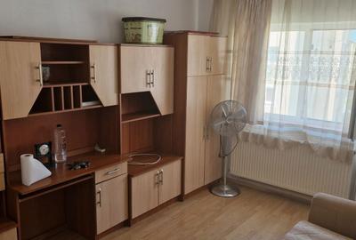 Garsonieră decomandată în Central