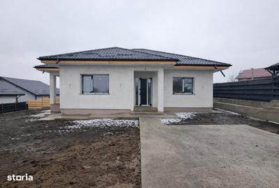 Casă cu 3 camere cu Teren 500 Mp în Dumești - 2