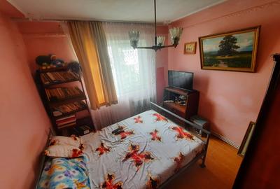 Apartament cu 3 camere, etajul 3/4, zona Dacia - 4