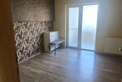 Apartament cu 3 camere semidecomandat în Central - 2