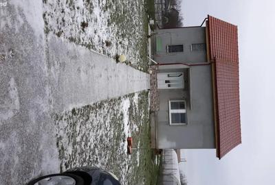 Casă cu 4 camere cu Teren 1100 Mp în Gepiu - 1