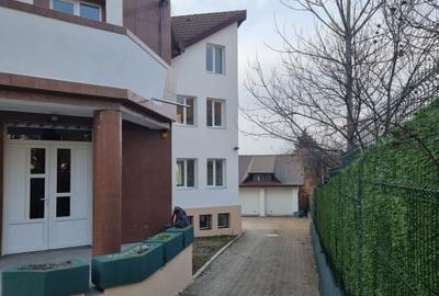 Vila de 688 mp, 700mp teren, 10 parcari, garaj de 60mp