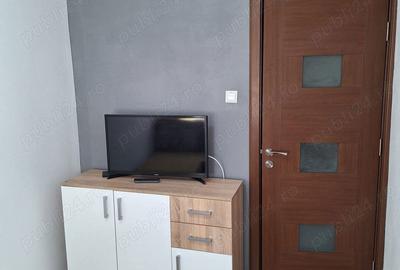 Apartament cu 3 camere semidecomandat în 9 Mai - 7