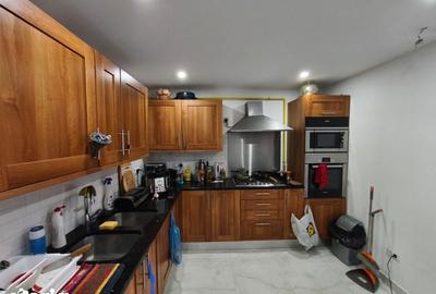 Casă cu 5 camere cu Teren 500 Mp în Central - 10
