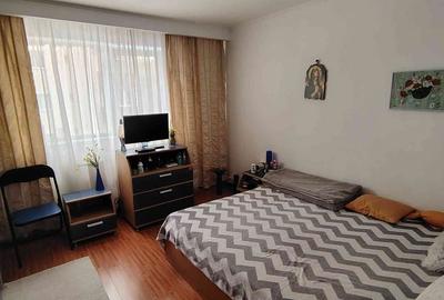 Apartament cu 3 camere decomandat în Micro 11 - 18
