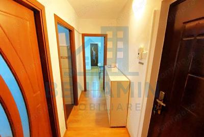 Apartament cu 3 camere semidecomandat în Craiovița Nouă - 2