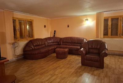 Casă cu Teren 800 Mp în Lepșa - 1